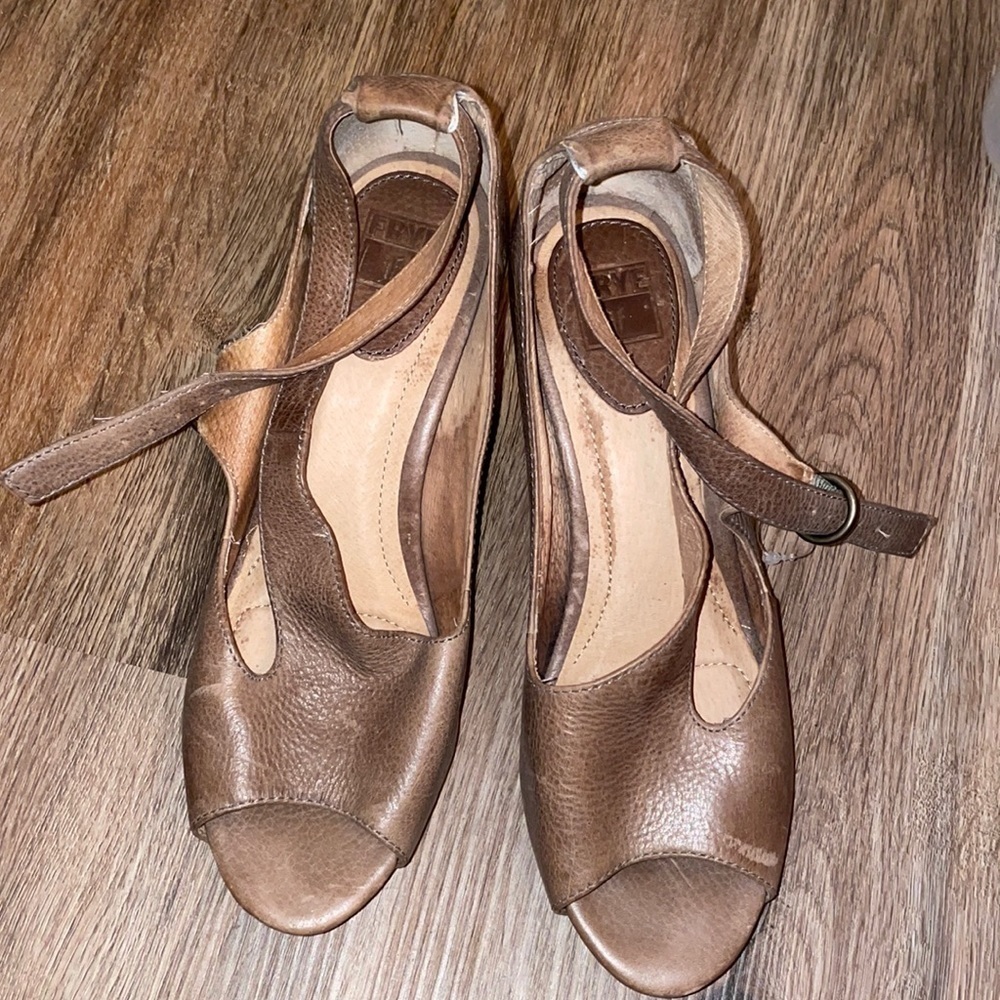Frye leather shoes size- 8M